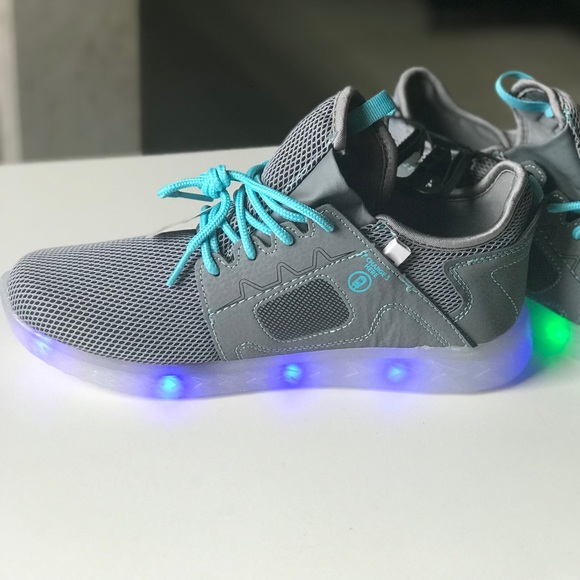 Flash Lights LED Rechargeable Girls Athletics Shoe - Picture 8 of 8